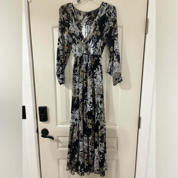 Dresses & Skirts - Floral Maxi Dress
